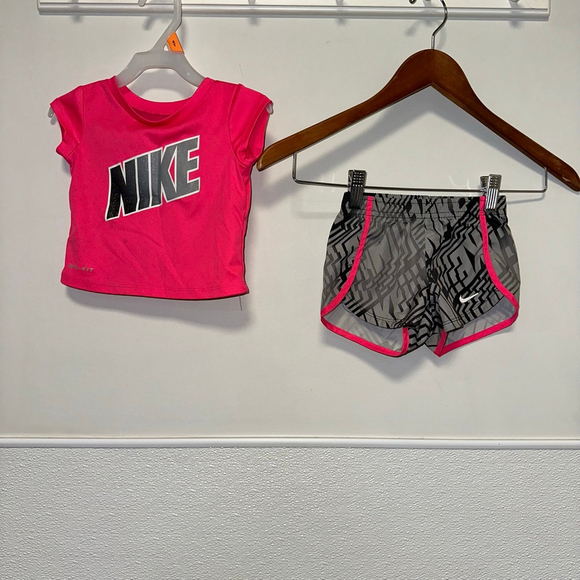 Kids Nike Dri-Fit Set Pink/Gray T-Shirt & Shorts Size 12M Not Perfect Condition - Picture 1 of 10